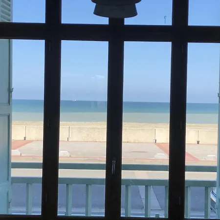 Les Fleurs En Front De * مير-لي-بان